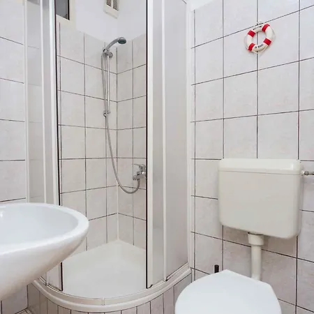 Appartement 6 *